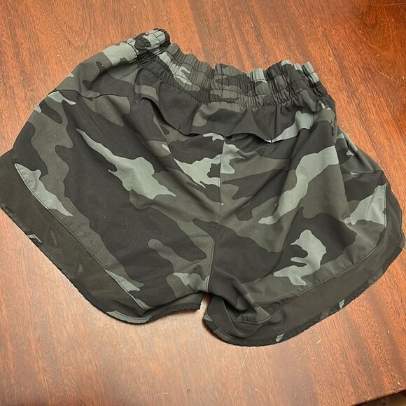 Athleta camouflage running shorts Size XS - Picture 7 of 11